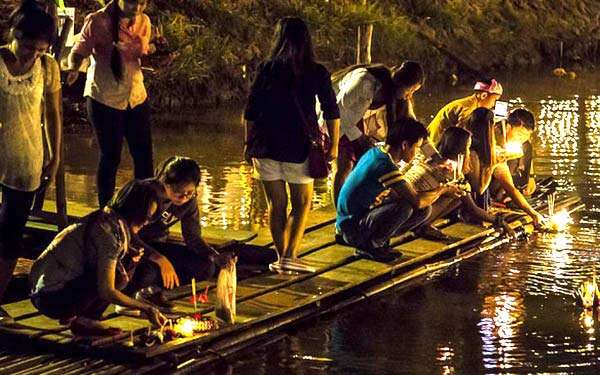 夜幕低垂 看万人齐放天灯点亮漆黑夜空 · 3