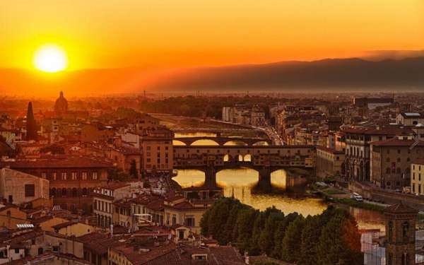 「老桥Ponte Vecchio」私人露台上的米其林金色晚餐 · 2