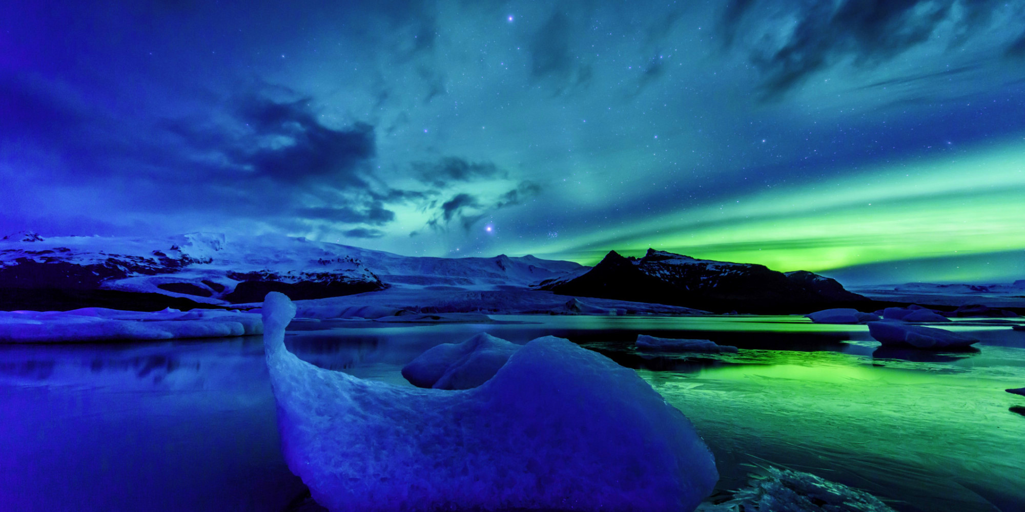 o-AURORA-BOREALIS-ICELAND-facebook