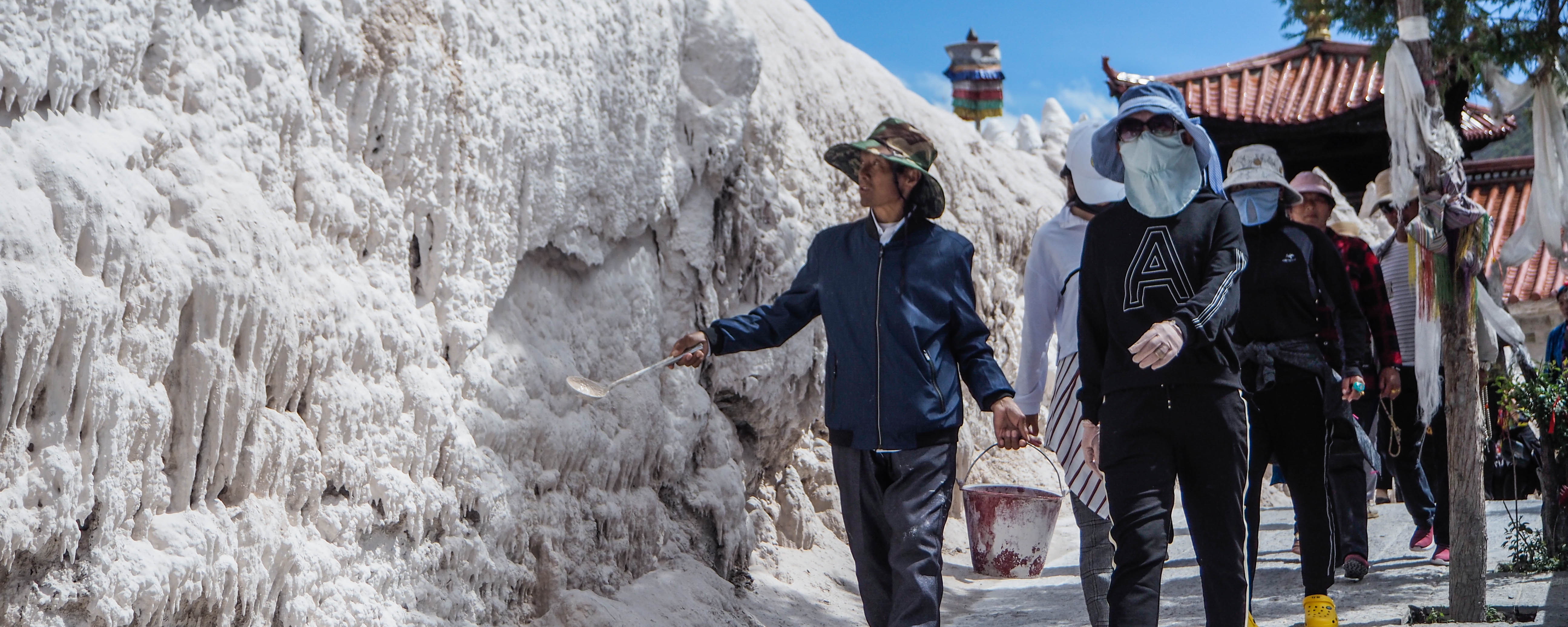 「圣域香巴拉」香格里拉梅里6天5晚雪山禅心之旅——松赞林寺高僧诵经祈福 | 白马雪山徒步跨越生态带 | 180°梅里雪山环景美宿 | 探访仙鹤湖畔之寺 | 秘境峡谷野餐 | 季节限定菌子采摘 | 斑斓风物手作 · 4